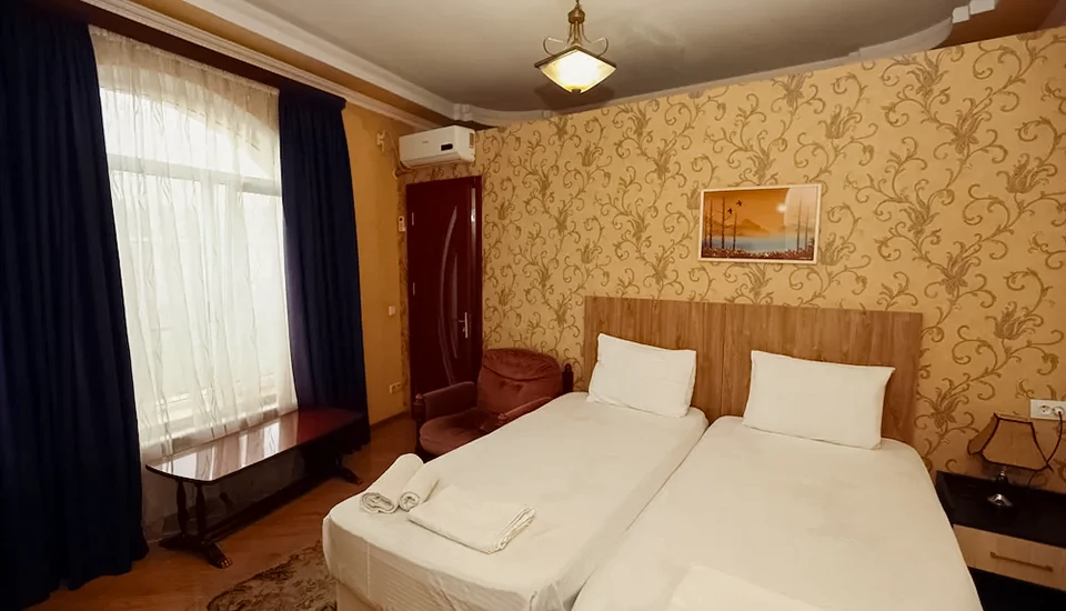 هتل ایساکا تفلیس